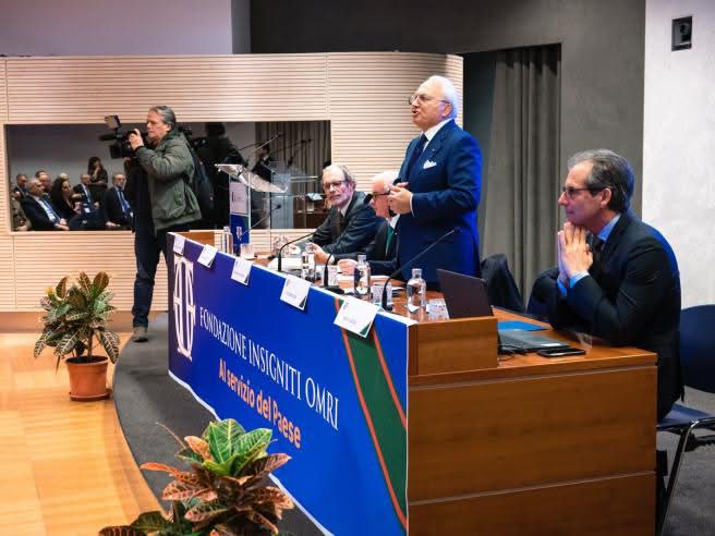 Onorificenze, il valore del merito e il rischio dei titoli fasulli