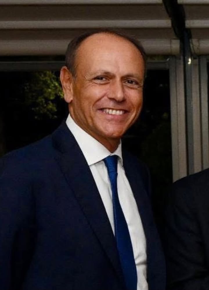 A Domenico Cerbone, direttore dell’Ufficio Comunicazione istituzionale del Dipartimento della Pubblica Sicurezza e componente del Consiglio di indirizzo della Fondazione Insigniti dell’Ordine al Merito della Repubblica Italiana, il Premio Internazionale Eccellenza Euro-Mediterraneo 2026, giunto alla quarta edizione.